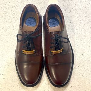 Mens 9.5 dark brown Dockers Oxford shoes.